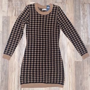 Mid Houndstooth sweater dress, never been worn.